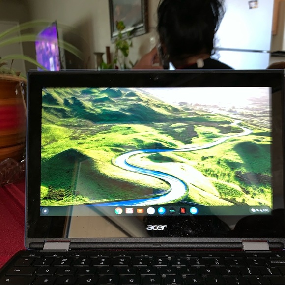 Acer chrome book R11 - Picture 2 of 3